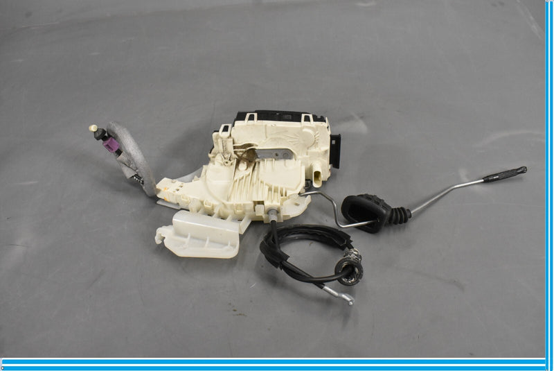 Load image into Gallery viewer, 12-18 Mercedes CLS550 W218 Front Right Passenger Side Door Lock Actuator Oem