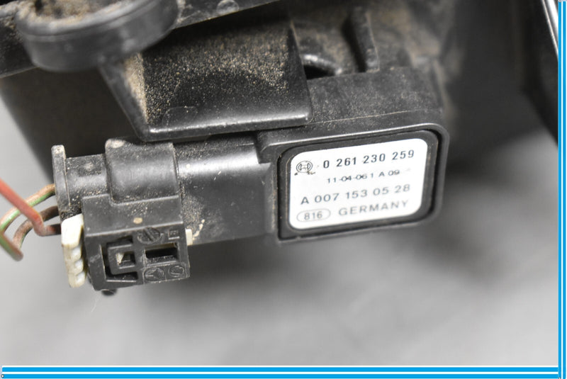 Load image into Gallery viewer, 12-16 Mercedes CLS550 CLS500 Right Passenger Side Air Intake Cleaner Box Oem