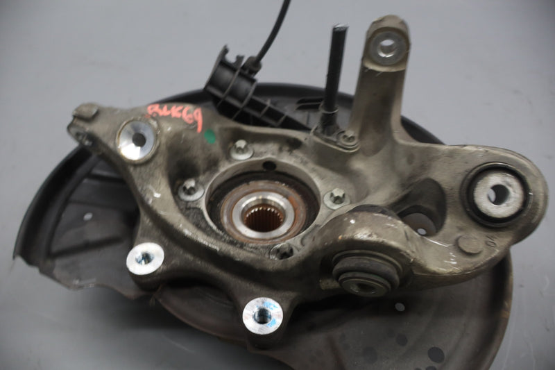 Load image into Gallery viewer, 08-17 Mercedes C250 C350 E350 Rear Left Driver Side Spindle Knuckle Hub Oem