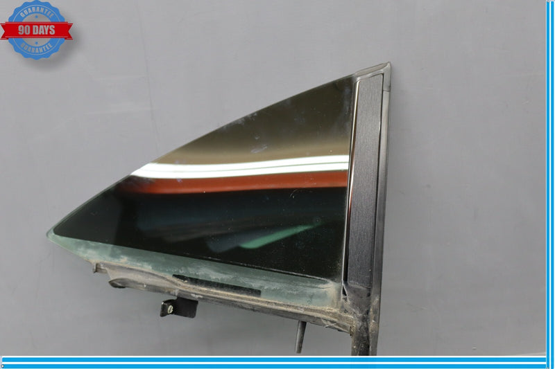 Load image into Gallery viewer, 12-18 Mercedes W218 CLS550 CLS63 Rear Right Side Quarter Window Glass Oem