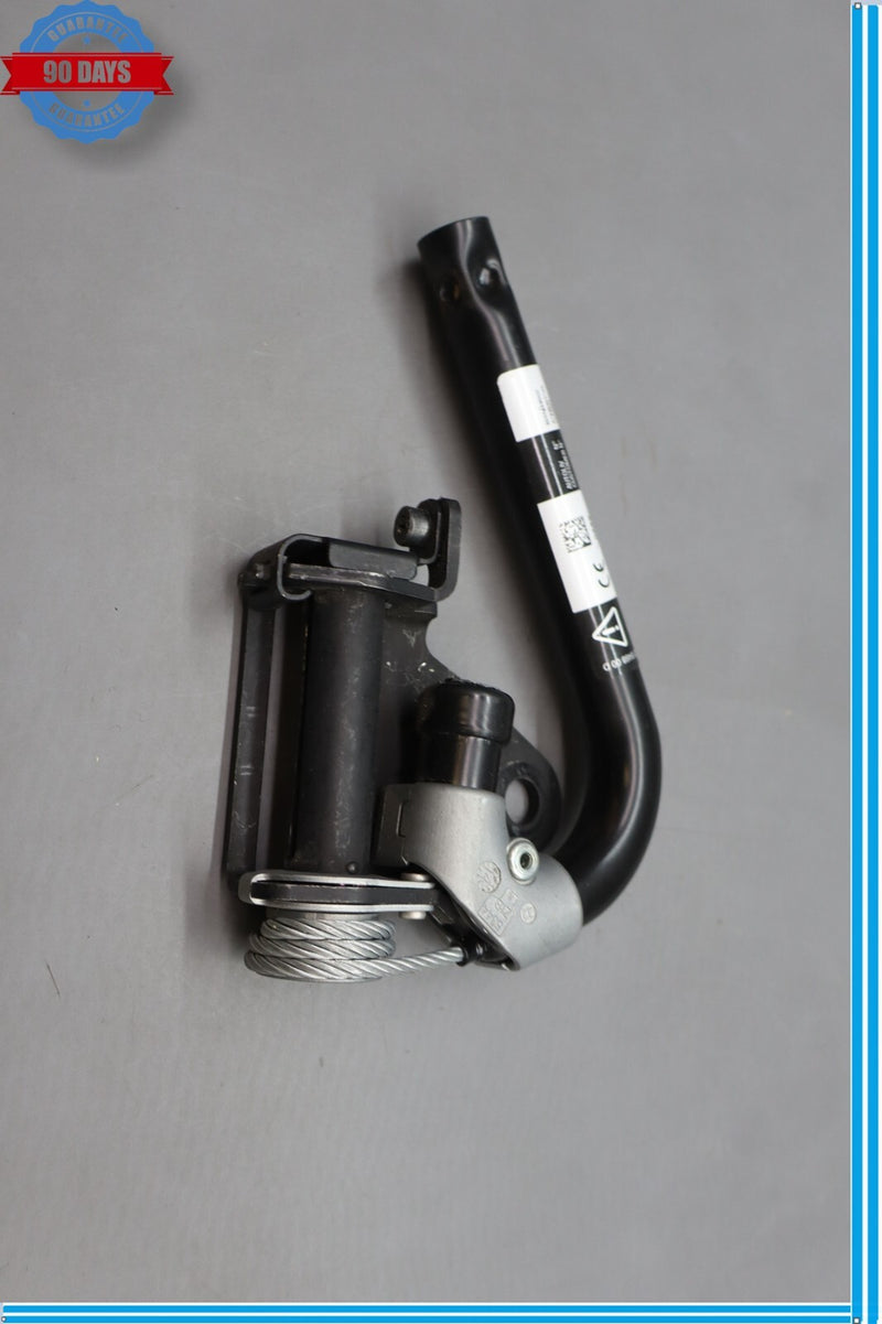 Load image into Gallery viewer, 12-19 Mercedes GL450 GL550 Front Right Seatbelt Retractor Anchor Fitting Oem