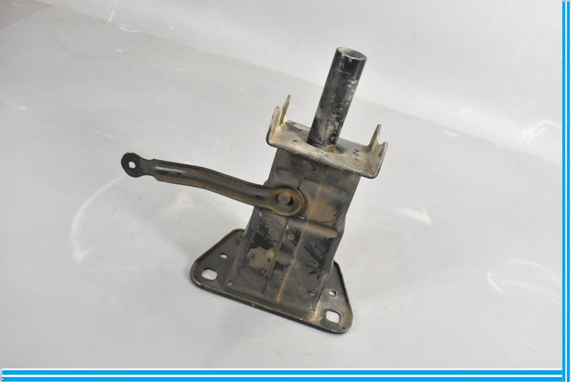 Load image into Gallery viewer, 07-12 Mercedes GL450 Front Right Side Lower Bumper Reinforcement Bracket Oem