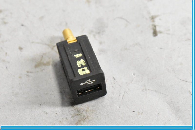 Load image into Gallery viewer, 09-15 BMW 750i 750Li F01 F02 USB Socket Input Receiver 9167196 Oem