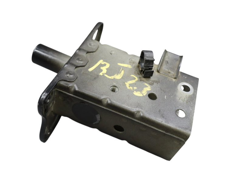 Load image into Gallery viewer, 11-16 Hyundai Equus Front Right Passenger Frame End Reinforcement Bracket Oem