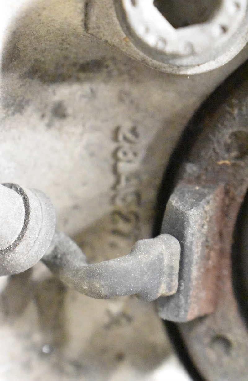 Load image into Gallery viewer, 13-21 Maserati Quattroporte Rear Right Side Spindle Knuckle Hub 242607 OEM