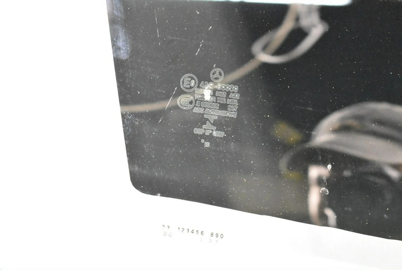 Load image into Gallery viewer, 14-18 Mercedes CLA250 Front Right Passenger Side Door Window Auto Glass Oem
