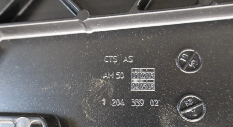 Load image into Gallery viewer, 03-06 Mercedes SL500 SL55 R230 Rear Convertible Retractable Top Cover Oem