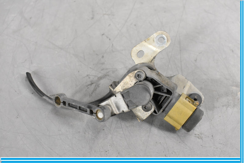 Load image into Gallery viewer, 12-18 Mercedes CLS550 W218 RWD Left Rear Suspension Height Level Sensor Oem