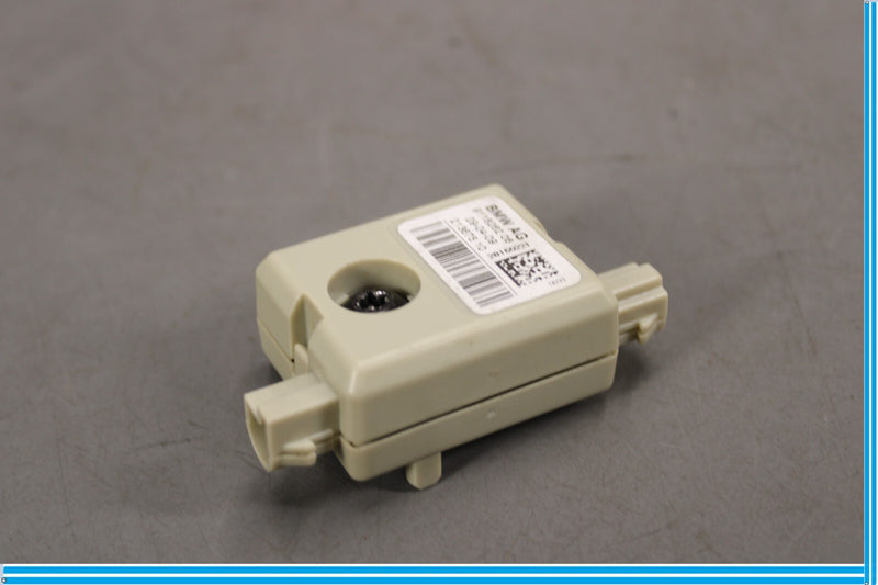Load image into Gallery viewer, 09-15 BMW 750Li F01 F02 Radio Signal Trap Circuit Antenna Module 9118262 Oem