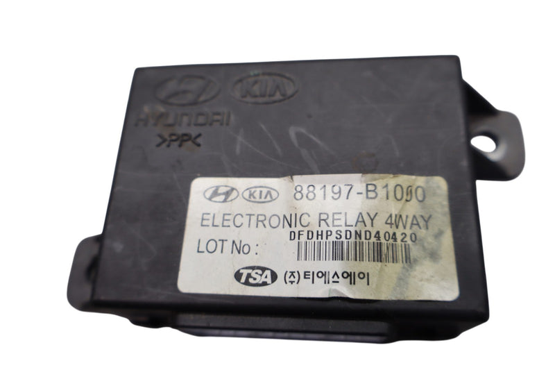 Load image into Gallery viewer, 15-20 Hyundai Genesis Front Left Driver Side Seat 4way Relay Control Module Oem