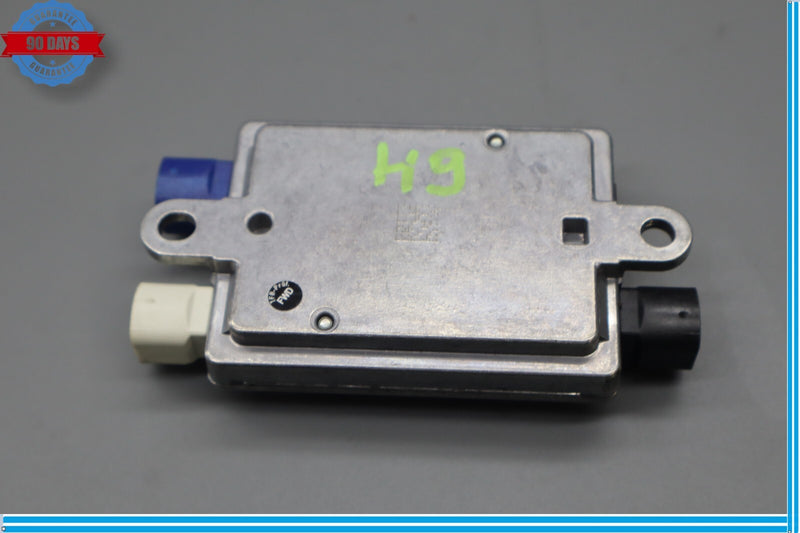 Load image into Gallery viewer, 11-15 BMW 740i 740Li 750i USB Hub Audio Interface Module Unit Auxiliary Jack Oem