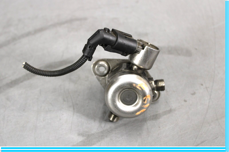 Load image into Gallery viewer, 09-12 BMW 750i 750Li F01 F02 F10 High Pressure Fuel Pump 13517595339 Oem