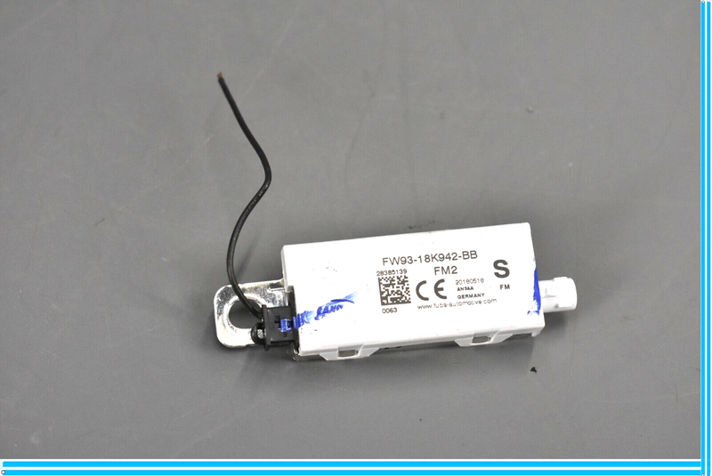 Load image into Gallery viewer, 18-20 Jaguar E-Pace Antenna Amplifier Booster Module Oem