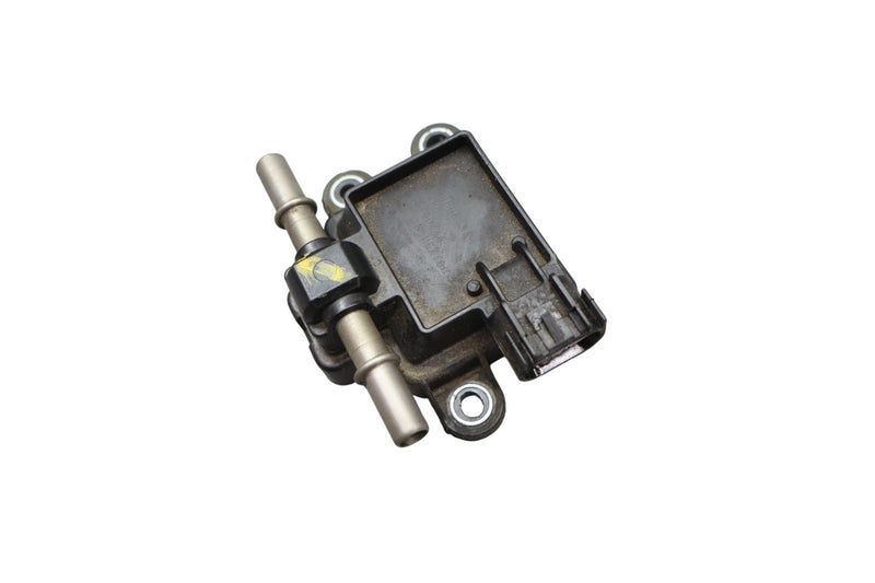 Load image into Gallery viewer, 14-22 Land Rover Range Rover L405 Fuel Gas Pressure Sensor CPLA9C086AA Oem