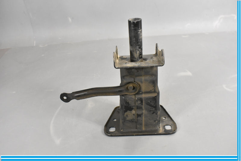 Load image into Gallery viewer, 07-12 Mercedes GL450 Front Right Side Lower Bumper Reinforcement Bracket Oem
