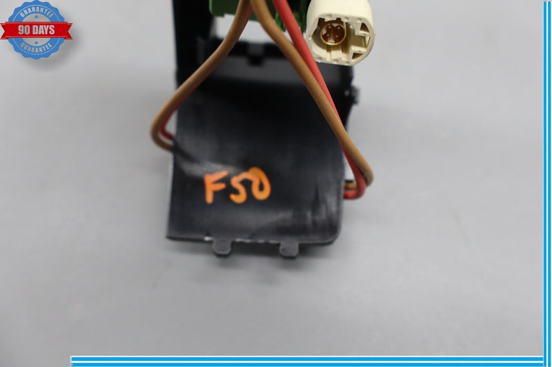 Load image into Gallery viewer, 09-15 BMW 750Li 750Li xDrive Auxiliary Aux In Audio Socket Port Plug Unit Oem