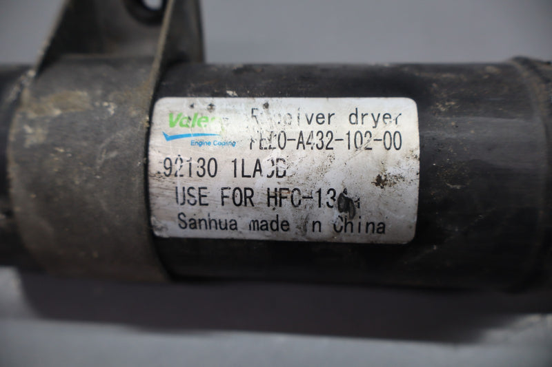 Load image into Gallery viewer, 11-24 Infiniti QX56 QX80 AC Air Conditioner Accumulator Drier 92130-1LA0 Oem