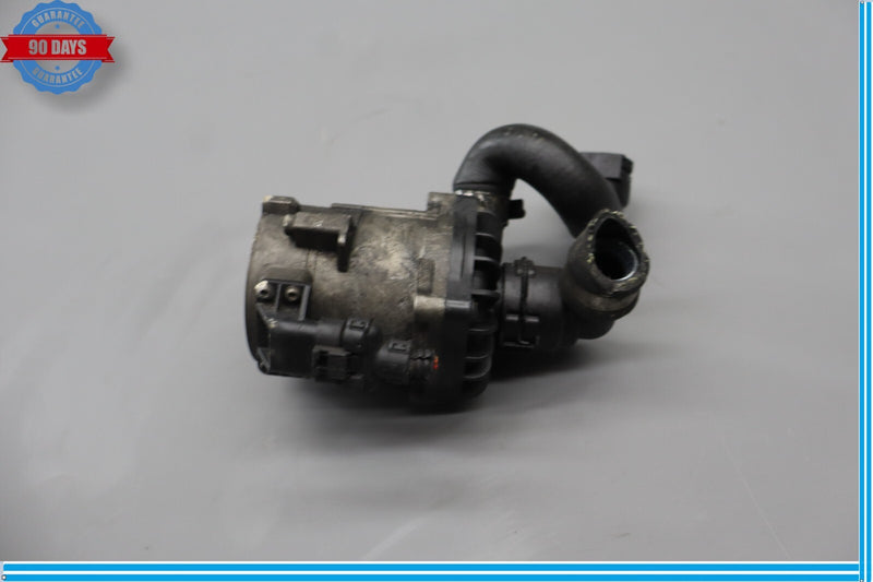 Load image into Gallery viewer, 09-13 BMW 750i F01 F02 Engine Auxiliary Coolant Water Pump 7566335 Oem