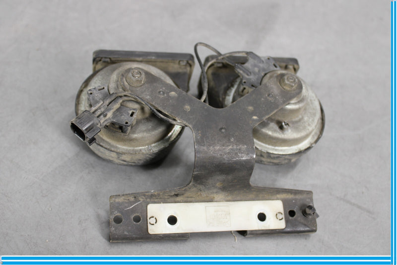 Load image into Gallery viewer, 10-13 Land Range Rover Sport Dual Tone Note Horn Signal Oem
