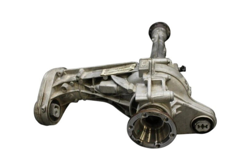 Load image into Gallery viewer, 11-14 Volkswagen VW Touareg Front Differential Axle Carrier Assembly Oem