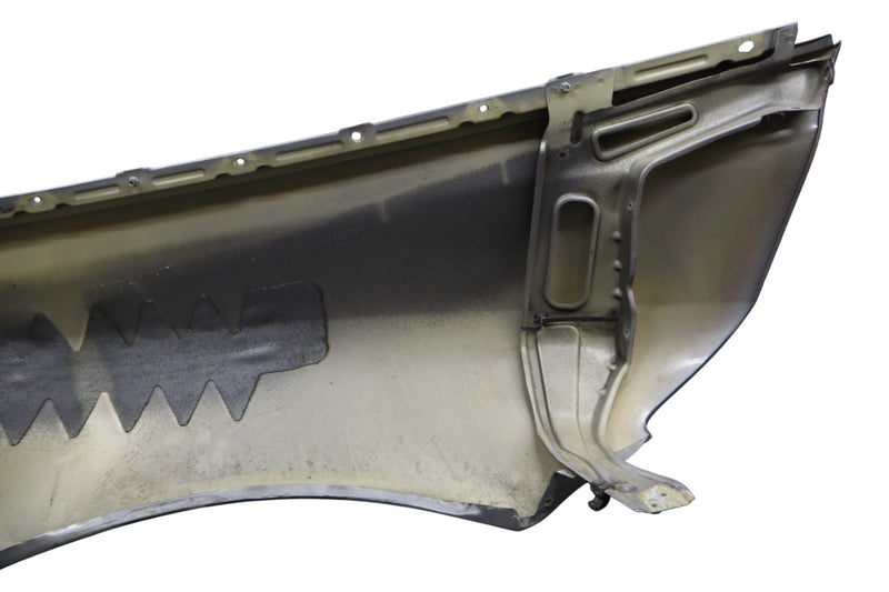 Load image into Gallery viewer, 03-13 Maserati Quattroporte M139 Left Driver Side Fender Cover Assembly Oem