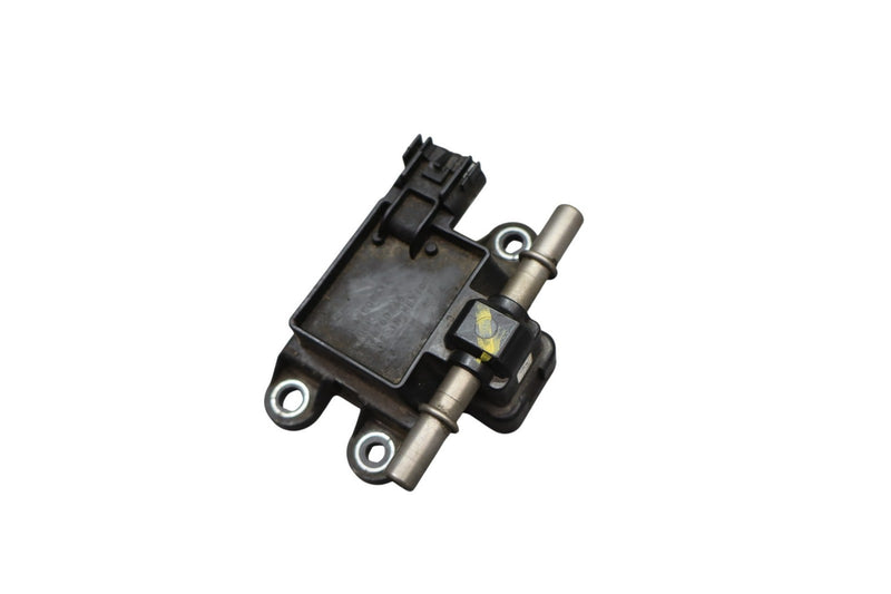 Load image into Gallery viewer, 14-22 Land Rover Range Rover L405 Fuel Gas Pressure Sensor CPLA9C086AA Oem