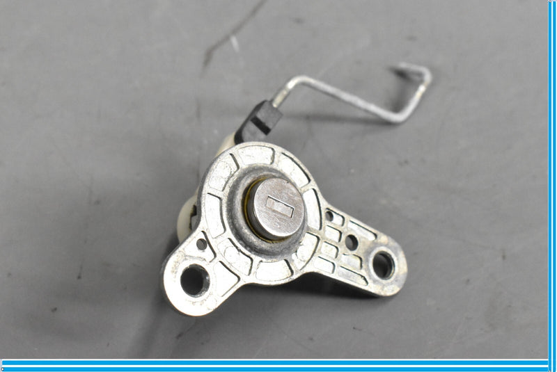 Load image into Gallery viewer, 09-13 Maserati Quattroporte M139 Front Left Driver Door Lock Cylinder Oem