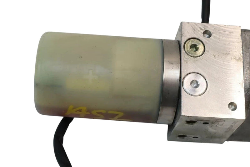 Load image into Gallery viewer, 07-13 Mercedes S550 S63 Trunk Lid Locking Hydraulic Pull Down Pump 2218000148Oem