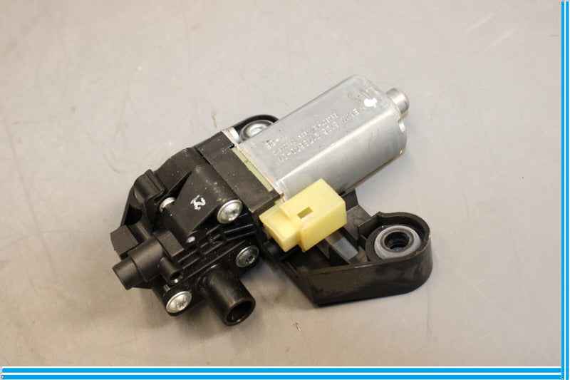 Load image into Gallery viewer, 09-15 BMW 750i 750Li F01 F02 Rear Right Passenger Door Sun Blind Shade Motor Oem