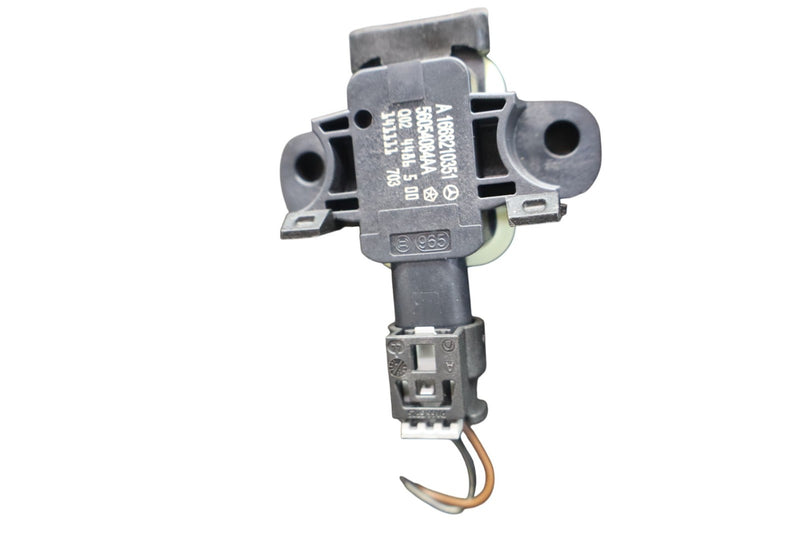 Load image into Gallery viewer, 14-18 Mercedes CLA250 C117 Front Right Passenger Side Door Window Regulator Oem
