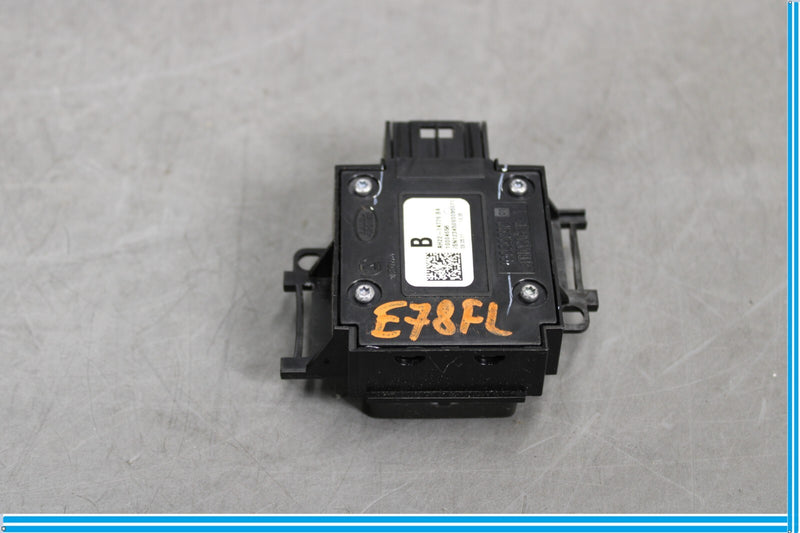 Load image into Gallery viewer, 10-13 Land Rover Range Rover Sport Front Left Side Door Handle Switch Oem