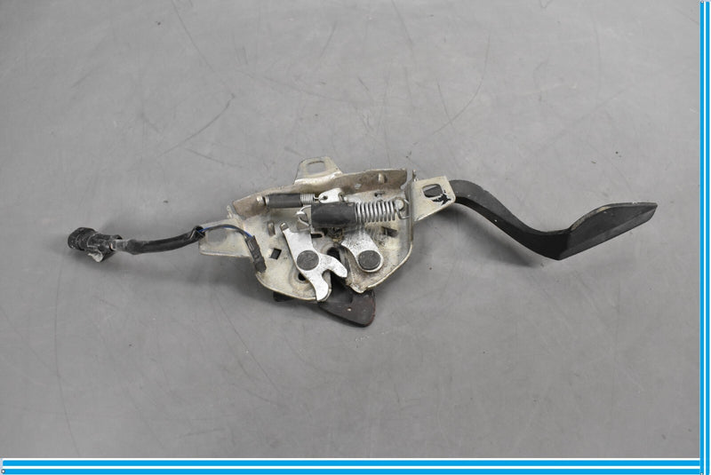 Load image into Gallery viewer, 03-12 Maserati Quattroporte M139 Front Hood Bonnet Release Lock Handle Lever Oem