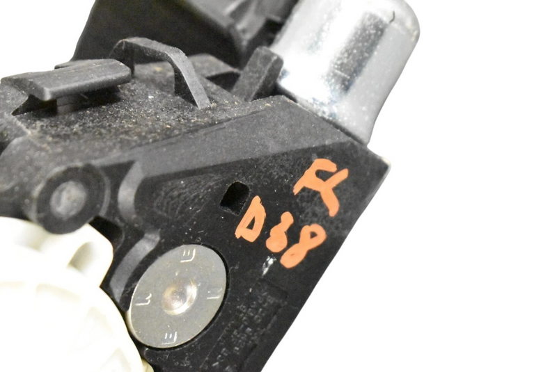 Load image into Gallery viewer, 04-13 Maserati Quattroporte M139 Front Left Driver Side Seat Belt Retractor Oem