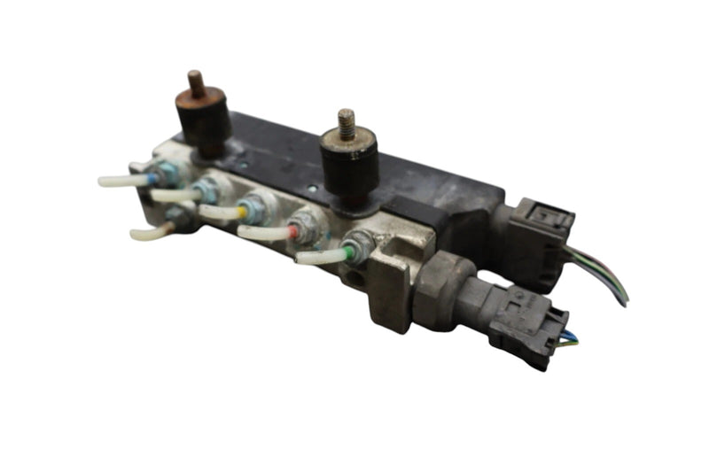 Load image into Gallery viewer, 00-06 Mercedes W220 S350 S430 Airmatic Air Suspension Valve Block 2203200258 Oem