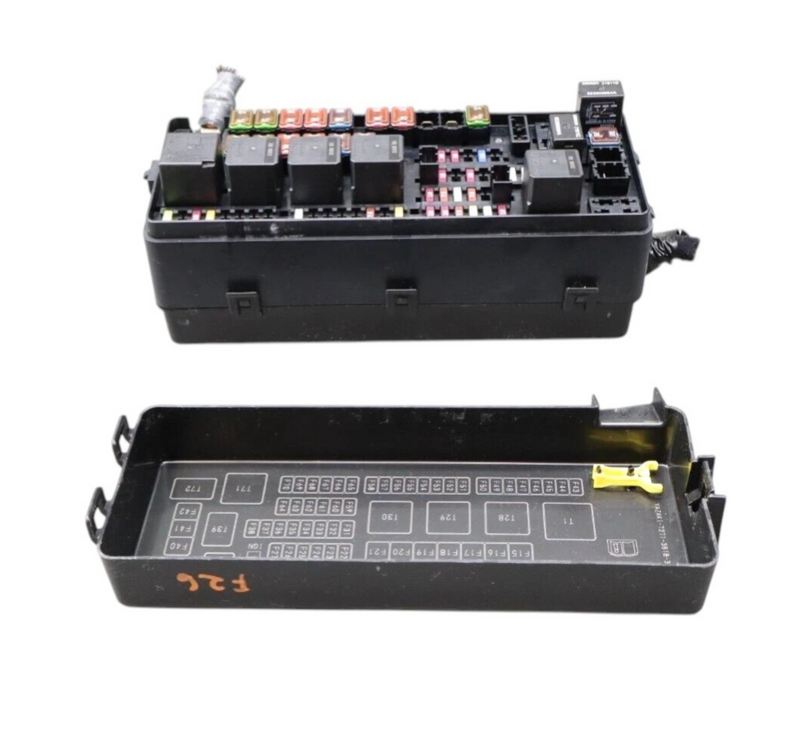 Load image into Gallery viewer, 14-17 Maserati Ghibli S Rear Fuse Relay Box W/ Cover 670030497 OEM