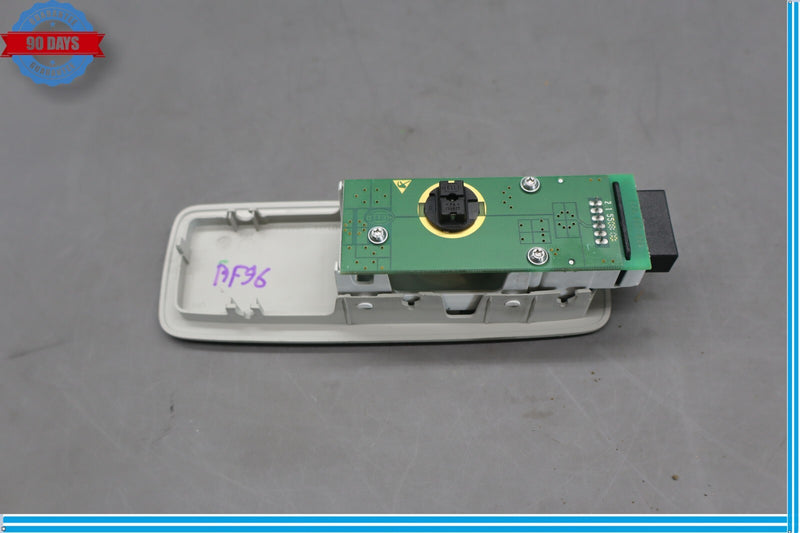 Load image into Gallery viewer, 11-14 Volkswagen VW Touareg Rear Right Passenger Side Interior Dome Light Oem