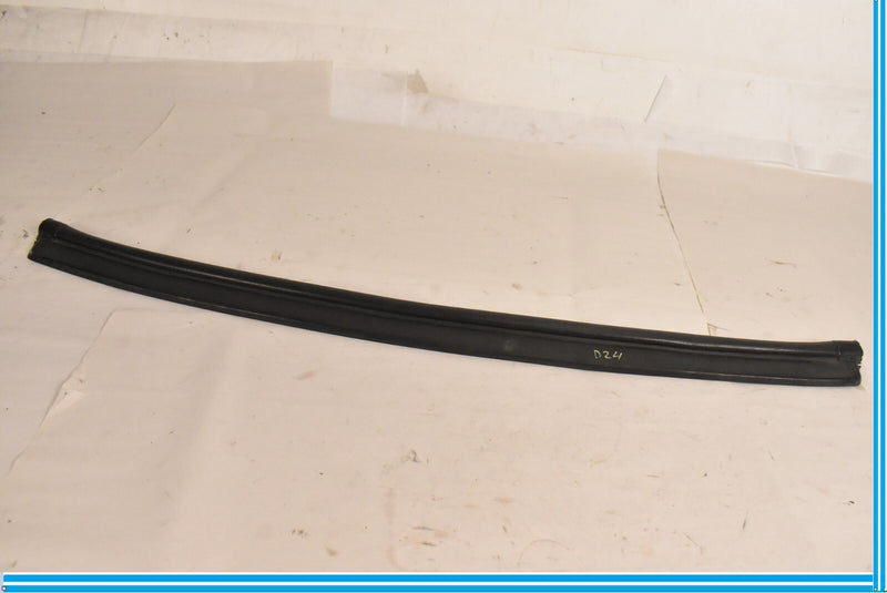 Load image into Gallery viewer, 09-15 BMW 750Li 750i F01 F02 Front Lower Door Weather strip Seal Black Oem