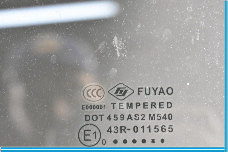 Load image into Gallery viewer, 09-16 Audi A4 Front Left Driver Side Door Window Glass 43R001605 OEM