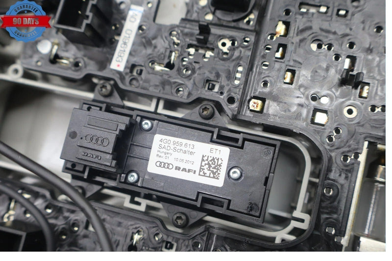 Load image into Gallery viewer, 12-18 Audi A7 Roof Overhead Console Dome Light Lamp Panel Switch Assembly OEM