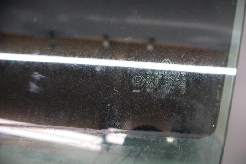 Load image into Gallery viewer, 96-02 Mercedes E320 E430 E55 W210 Front Left Driver Side Door Window Glass Oem