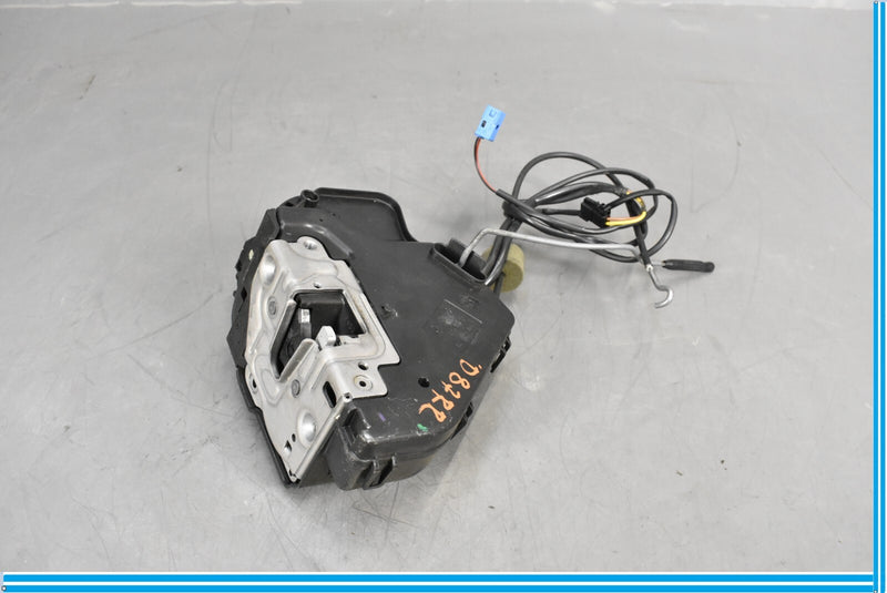 Load image into Gallery viewer, 06-11 Mercedes CLS550 W219 Rear Right Passenger Side Exterior Door Lock Oem
