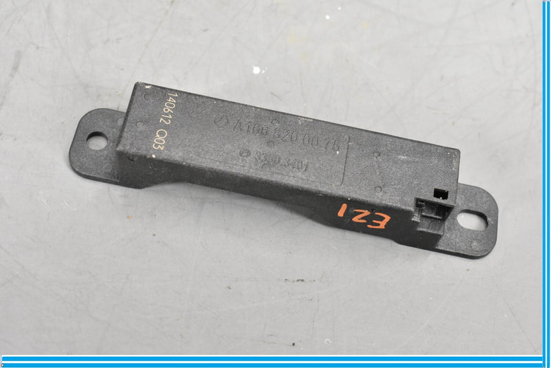 Load image into Gallery viewer, 13-16 Mercedes GL450 X166 Rear Right Keyless Entry Antenna Receiver Module Oem