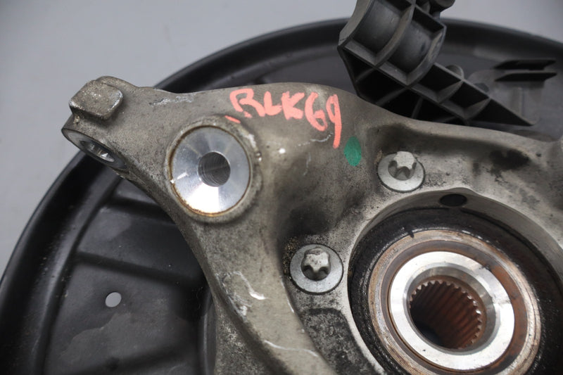 Load image into Gallery viewer, 08-17 Mercedes C250 C350 E350 Rear Left Driver Side Spindle Knuckle Hub Oem
