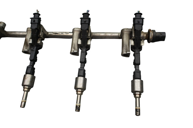 Load image into Gallery viewer, 10-14 Land Rover Range Rover Sport Right Side Fuel Injection Rail Line Oem