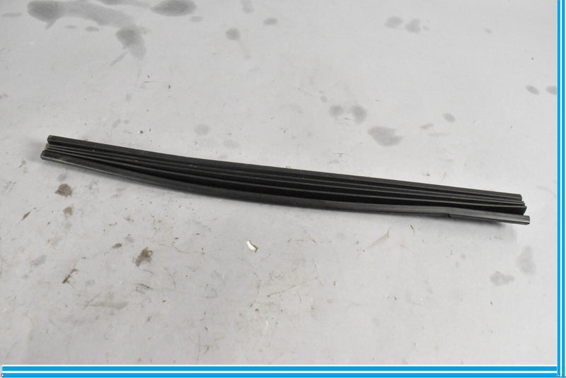 Load image into Gallery viewer, 09-12 BMW 750Li 750i F01 F02 Right Sun Roof Weather Seal Rubber Gasket Seal Oem