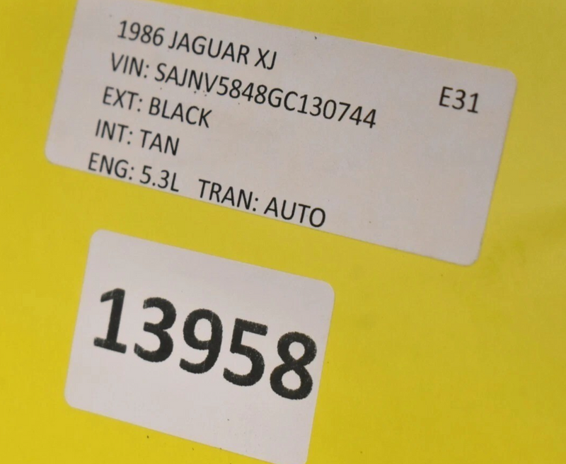 Load image into Gallery viewer, 84-91 Jaguar XJS Front Right Side Door Quarter Window Vent Glass BD440931 Oem