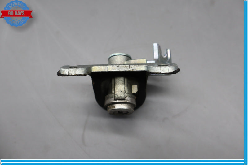 Load image into Gallery viewer, 15-19 Hyundai Genesis G80 Rear Trunk Release Key Cylinder Lock Oem
