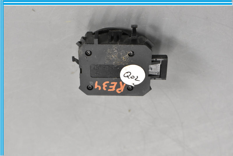 Load image into Gallery viewer, 06-13 Mercedes GL550 GL450 Front Right Passenger Side Seat Lumbar Switch Oem