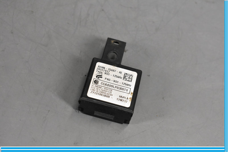 Load image into Gallery viewer, 10-19 Jaguar XJ XJL Keyless Entry Sensor Antenna Module Unit Oem