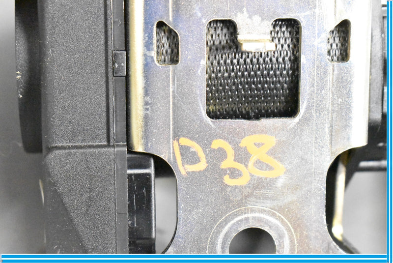 Load image into Gallery viewer, 04-13 Maserati Quattroporte M139 Rear Center Seat Belt Retractor Black Oem